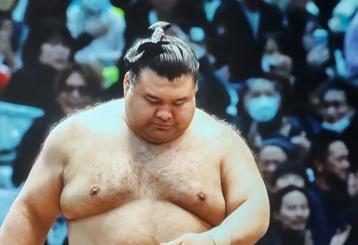 Хару башёг 6 даваатай 6 бөх тэргүүлж явна