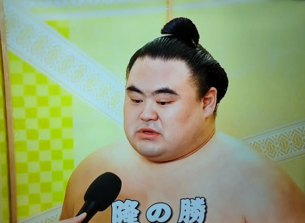 Хару башёг 7 даваатай 3 бөх тэргүүлж явна