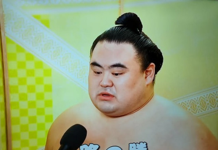 Хару башёг 7 даваатай 3 бөх тэргүүлж явна