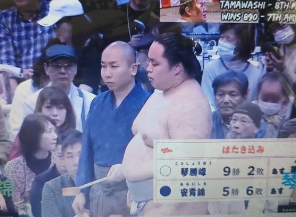 Хару башёг  Киришима 10 даваатай ганцаараа тэргүүлж эхэллээ