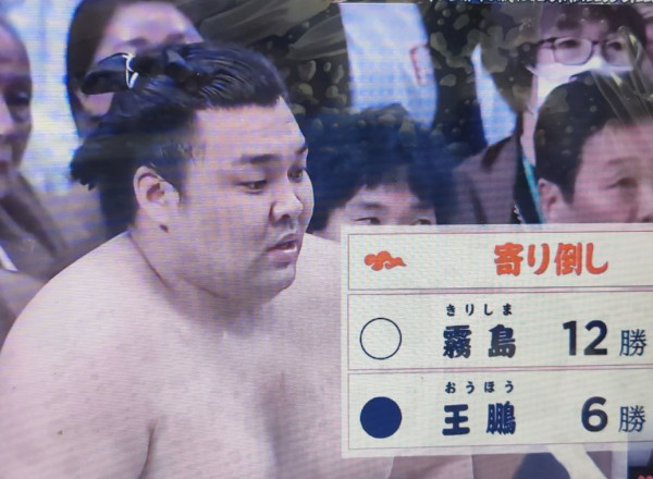 Сэкиваке Киришима 12 даваатай  Хару башёг тэргүүлж явна