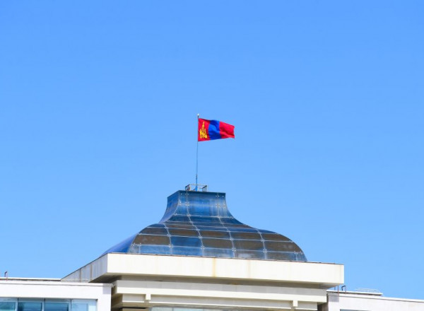 Улаанбаатарт 10-12 хэм дулаан байна