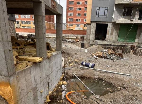 Дунд гол руу техникийн бохирдолтой хөрсний усаа шавхсан “Лонсин Монголиа” ХХК-ийн зөрчлийг илрүүлж, таслан зогсоов