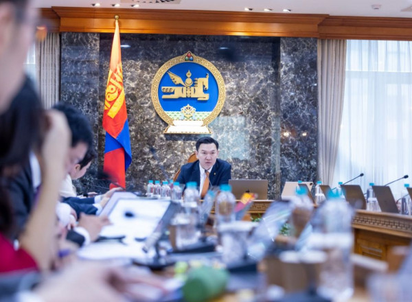 Эрүүл мэндийн салбарынхан нэмэгдсэн цалингаасаа нэмэгдлээ тооцуулна