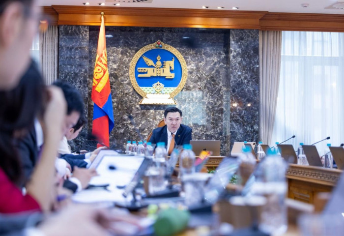 Эрүүл мэндийн салбарынхан нэмэгдсэн цалингаасаа нэмэгдлээ тооцуулна