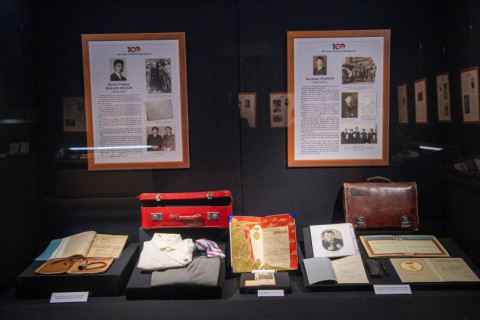 Европт 100 жилийн өмнө суралцсан залуусын эд зүйлс, гар бичмэл зэрэг 300 гаруй үзмэрийг дэлгэв