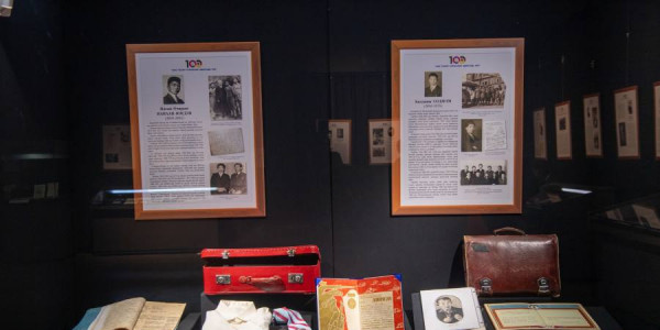 Европт 100 жилийн өмнө суралцсан залуусын эд зүйлс, гар бичмэл зэрэг 300 гаруй үзмэрийг дэлгэв