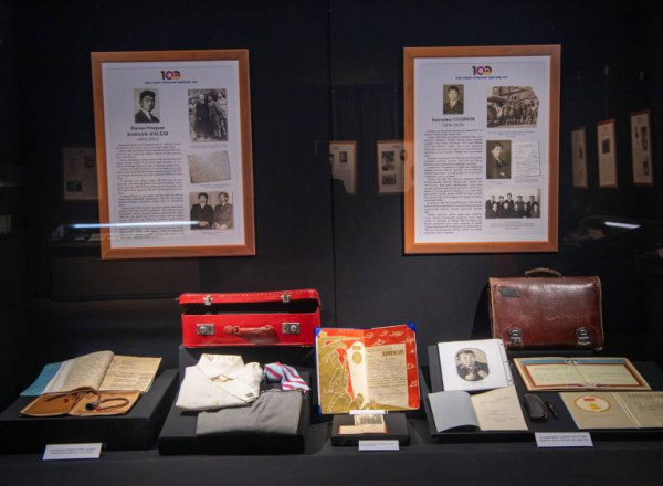 Европт 100 жилийн өмнө суралцсан залуусын эд зүйлс, гар бичмэл зэрэг 300 гаруй үзмэрийг дэлгэв