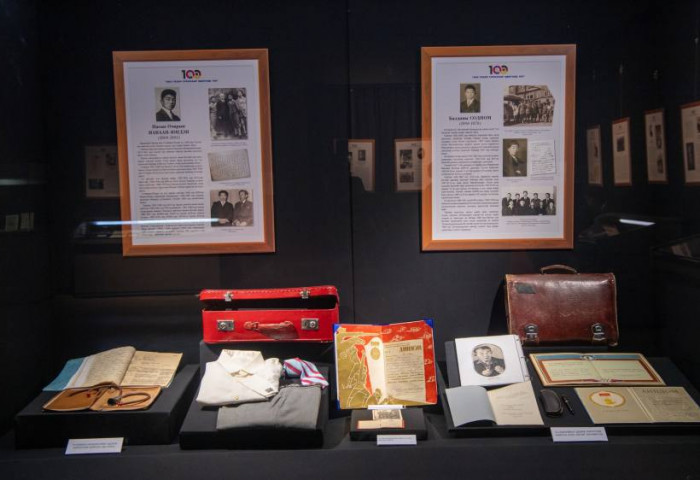 Европт 100 жилийн өмнө суралцсан залуусын эд зүйлс, гар бичмэл зэрэг 300 гаруй үзмэрийг дэлгэв