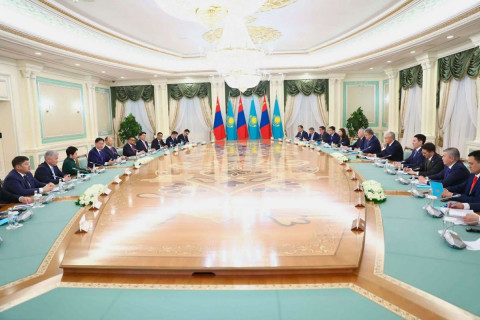 Ерөнхийлөгч У.Хүрэлсүх, К.Токаев нар албан ёсны хэлэлцээ хийлээ