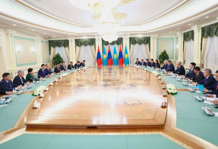 Ерөнхийлөгч У.Хүрэлсүх, К.Токаев нар албан ёсны хэлэлцээ хийлээ