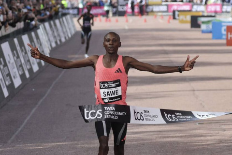 Марафон зайг 2 цагаас дотогш хугацаанд туулсан анхны тамирчин тодорлоо