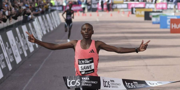 Марафон зайг 2 цагаас дотогш хугацаанд туулсан анхны тамирчин тодорлоо