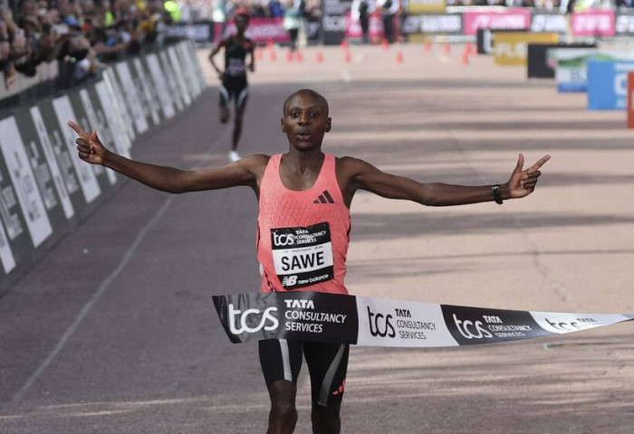 Марафон зайг 2 цагаас дотогш хугацаанд туулсан анхны тамирчин тодорлоо