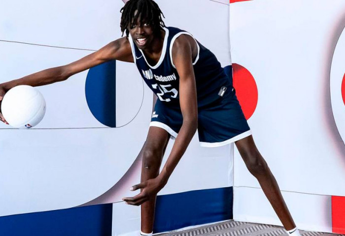 Хамгийн өндөр тоглогчийг авахаар NBA-гийн багууд сонирхож байна