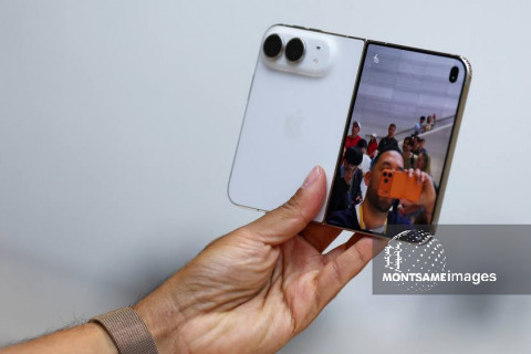 Apple компани эвхэгддэг iPhone Duo ухаалаг гар утсаа танилцууллаа