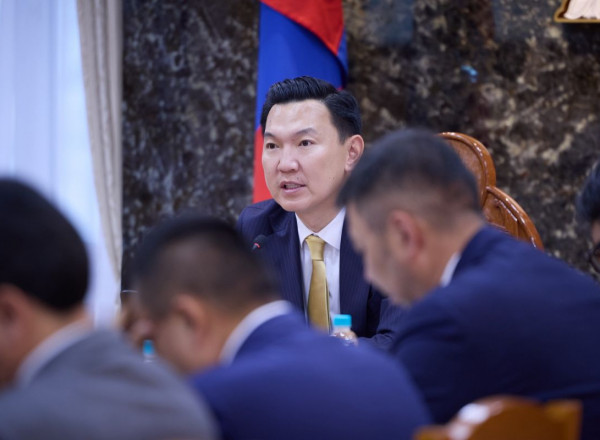 Зөвшөөрөл авах, хүсэлт гаргахаас олгох хүртлэх бүх үйл ажиллагаанд баримт бичгийг иргэнээс нэг удаа авч, өргөдөл, хүсэлтийг шуурхай шийдвэрлэхийг үүрэг болголоо