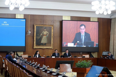 ЁЗСХБХ: Төрийн албан хаагчийн ёс зүйн тухай хуулийн төсөл болон хамт өргөн мэдүүлсэн хууль, тогтоолын төслүүдийн анхны хэлэлцүүлгийг явууллаа