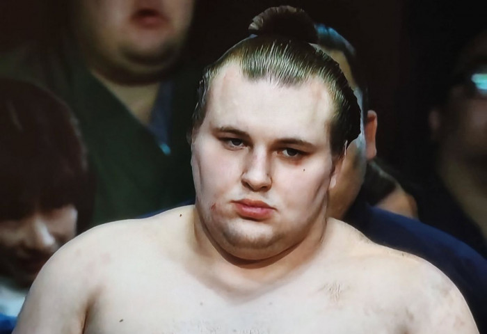 Аки башёгийн түрүү бөхийн төлөө Оносато, Аонишикитэй хүч үзэхээр болов