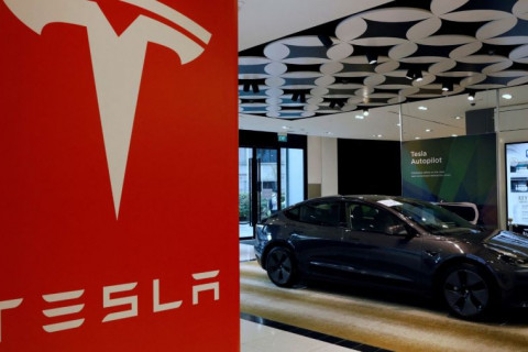Tesla импортын автомашины зах зээлд тэргүүлэх байр сууриа хадгалжээ