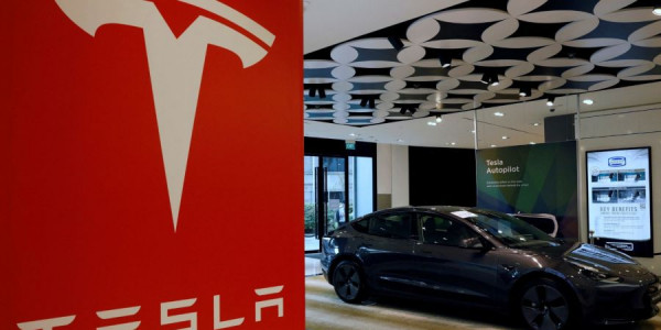 Tesla импортын автомашины зах зээлд тэргүүлэх байр сууриа хадгалжээ
