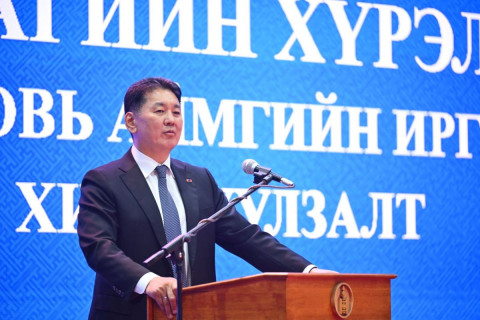 Ерөнхийлөгч У.Хүрэлсүх Дорноговь аймгийн иргэдтэй уулзав