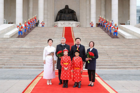 УИХ-ын дарга Г.Занданшатар Унгар Улсын Үндэсний Ассамблейн дарга Көвер Ласлог Д.Сүхбаатарын талбайд угтан авлаа