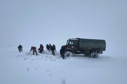 Цас их хэмжээгээр орсон сумдын малчдад дэмжлэг үзүүллээ