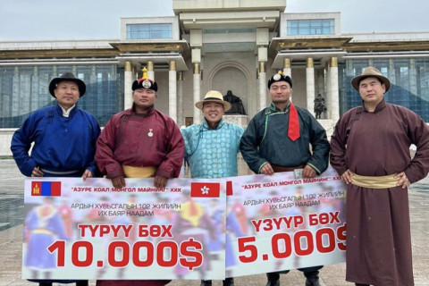 Түрүү бөхөд 10.000 доллар, үзүүр бөхөд 5.000 доллар гардуулав