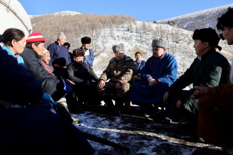 Отрын бүсэд өвөлжиж байгаа малчидтай уулзаж, тулгамдаж байгаа асуудал болоод санал сэтгэгдлийг нь сонслоо