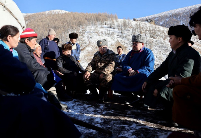 Отрын бүсэд өвөлжиж байгаа малчидтай уулзаж, тулгамдаж байгаа асуудал болоод санал сэтгэгдлийг нь сонслоо