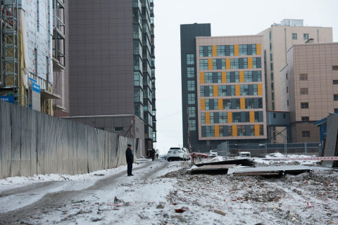 Газрын хэмжээгээ хэтрүүлэн хашаалсан аж ахуйн нэгжийн хашааг албадан чөлөөллөө