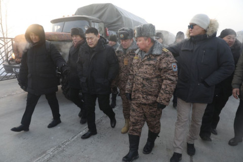 Хаваржилт хүндэрсэн аймаг, сумд руу өвс, тэжээл ачсан тусламжийн цуваа хөдөллөө