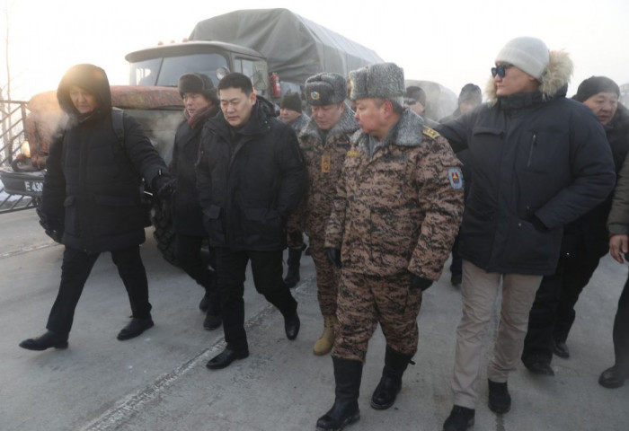 Хаваржилт хүндэрсэн аймаг, сумд руу өвс, тэжээл ачсан тусламжийн цуваа хөдөллөө