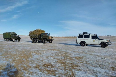 Сумдад өвс тэжээл хүргэх, зам гаргах ажил үргэлжилж байна