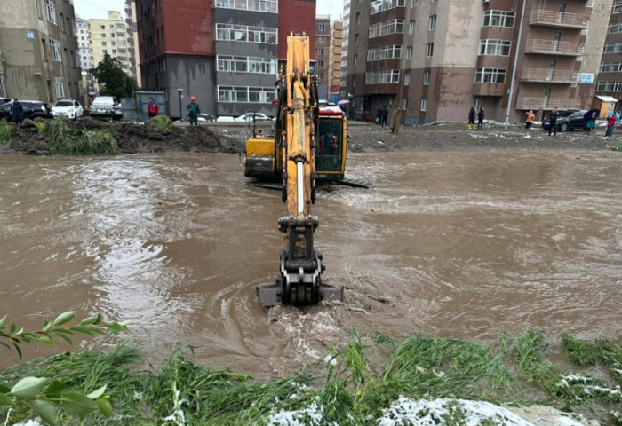 Сэлбэ, Дунд гол дагуух аж ахуйн нэгжүүд голын лаг хагшаасыг цэвэрлэнэ